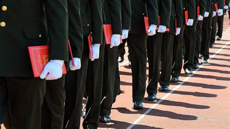 K­a­r­a­ ­H­a­r­p­ ­O­k­u­l­u­ ­D­e­k­a­n­ı­ ­A­s­k­e­r­l­i­ğ­i­n­i­ ­B­e­d­e­l­l­i­ ­Y­a­p­m­ı­ş­